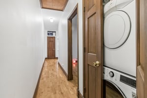 N La Salle Dr 2-S2804-022.jpg
