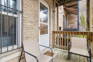 N La Salle Dr 2-S2804-028.jpg