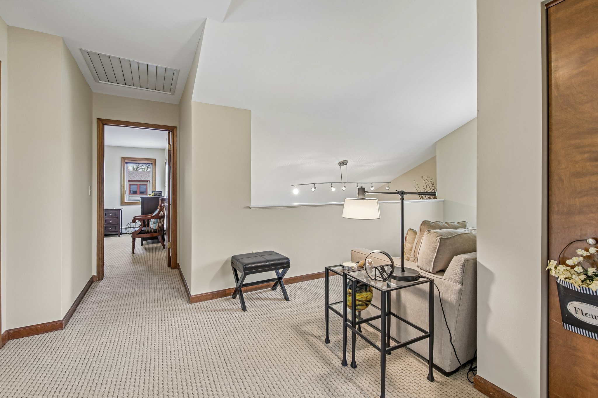 W Barberry Cir-S3004-029.jpg