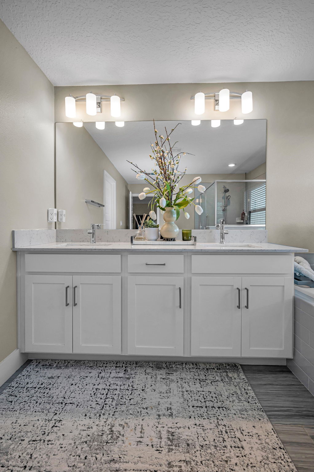 Upper Level Primary Bathroom1b