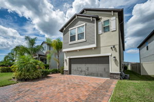 Front Exterior4