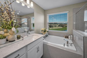 Upper Level Primary Bathroom1c