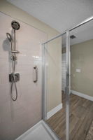 Upper Level Primary Bathroom1e
