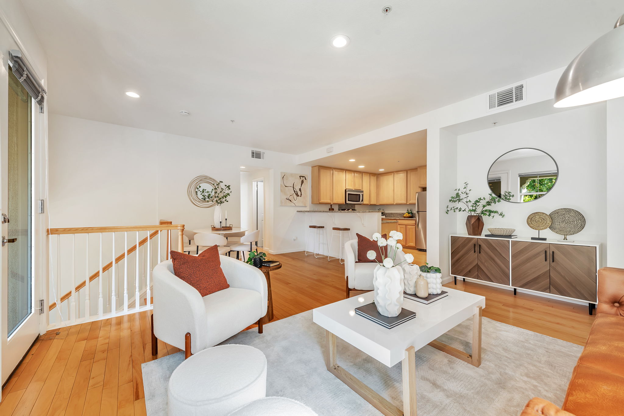 011_87 Bassett St