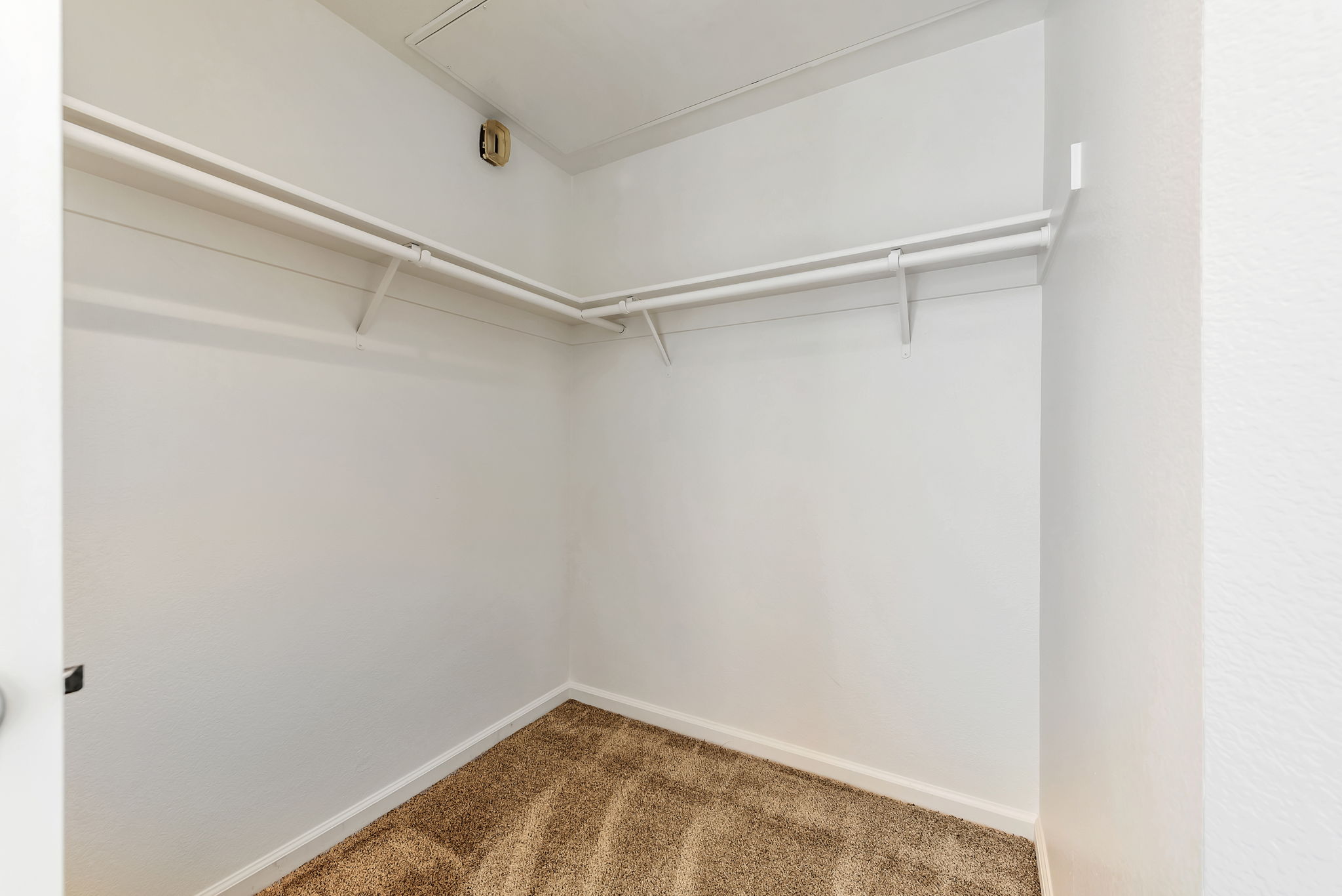027_87 Bassett St