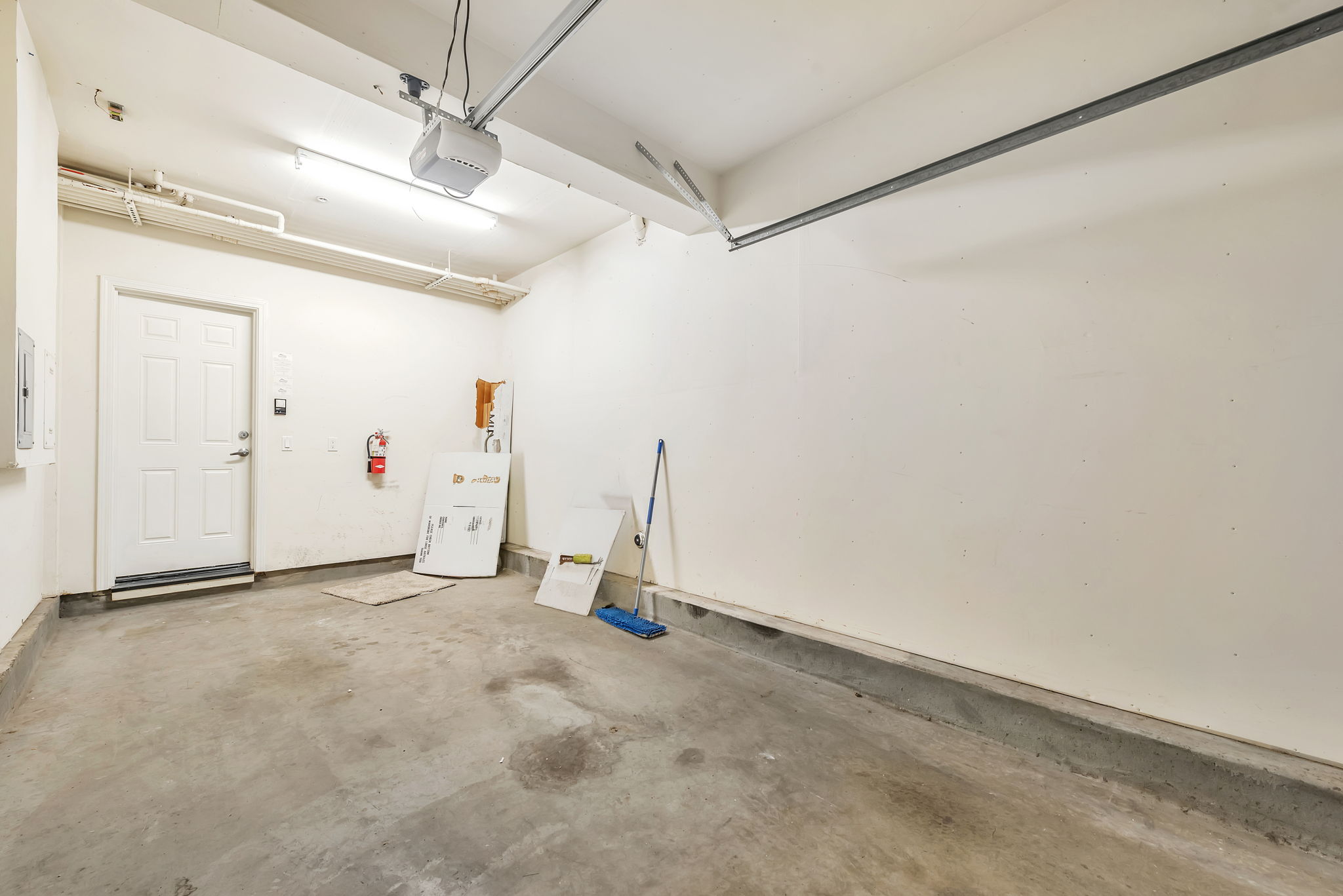 034_87 Bassett St