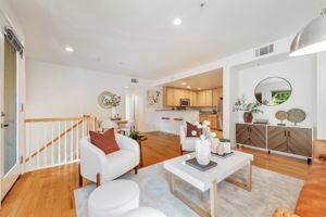 011_87 Bassett St