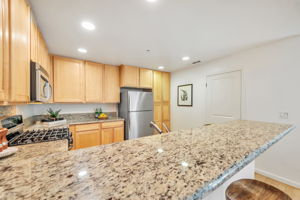 013_87 Bassett St