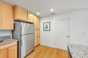 016_87 Bassett St