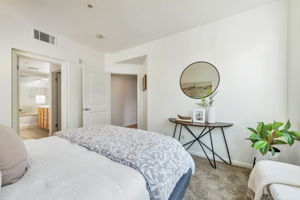 025_87 Bassett St