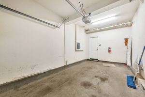 033_87 Bassett St