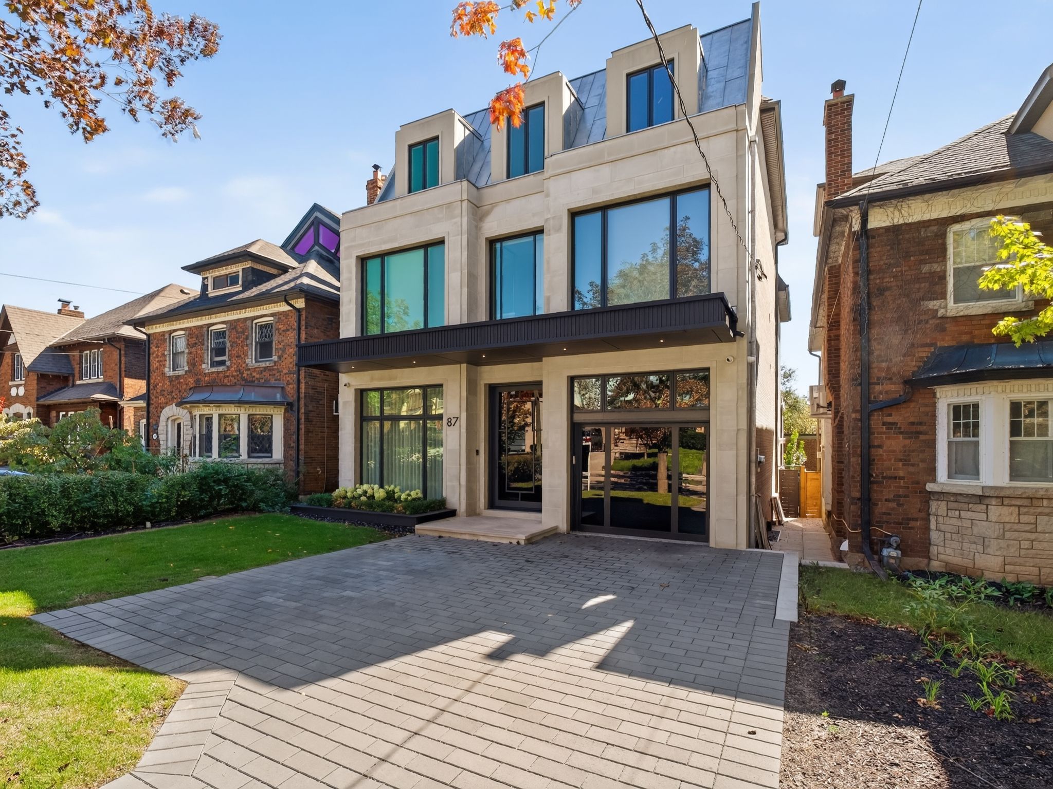87 College View Ave Toronto, ON M5P 1J9