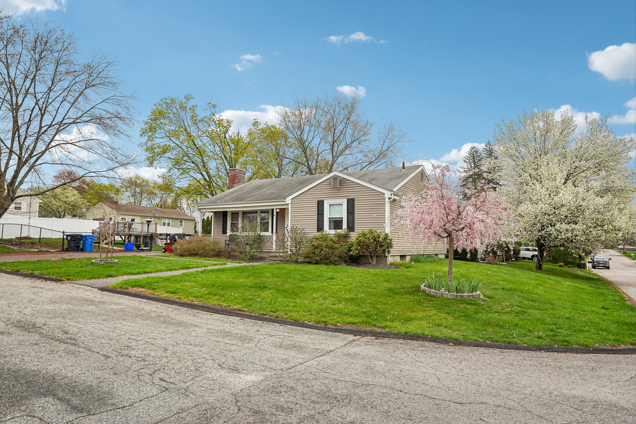 Evergreen St-S2304-002.jpg