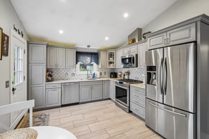 Evergreen St-S2304-010.jpg