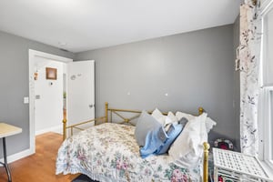 Evergreen St-S2304-012.jpg