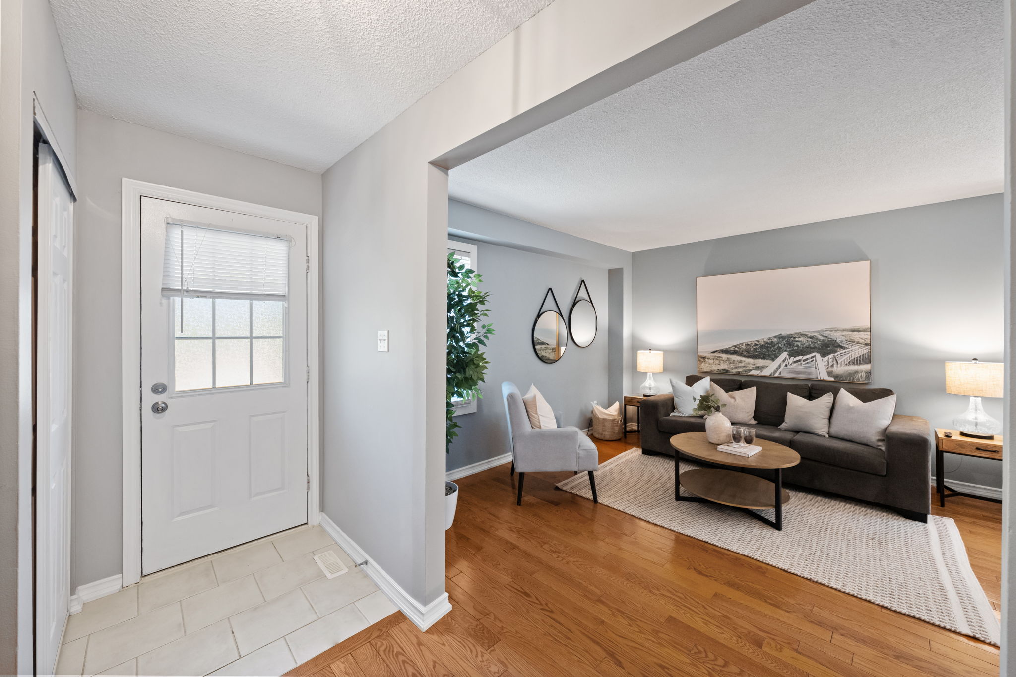87 Ravenscroft Rd Ajax, ON L1T 1W6