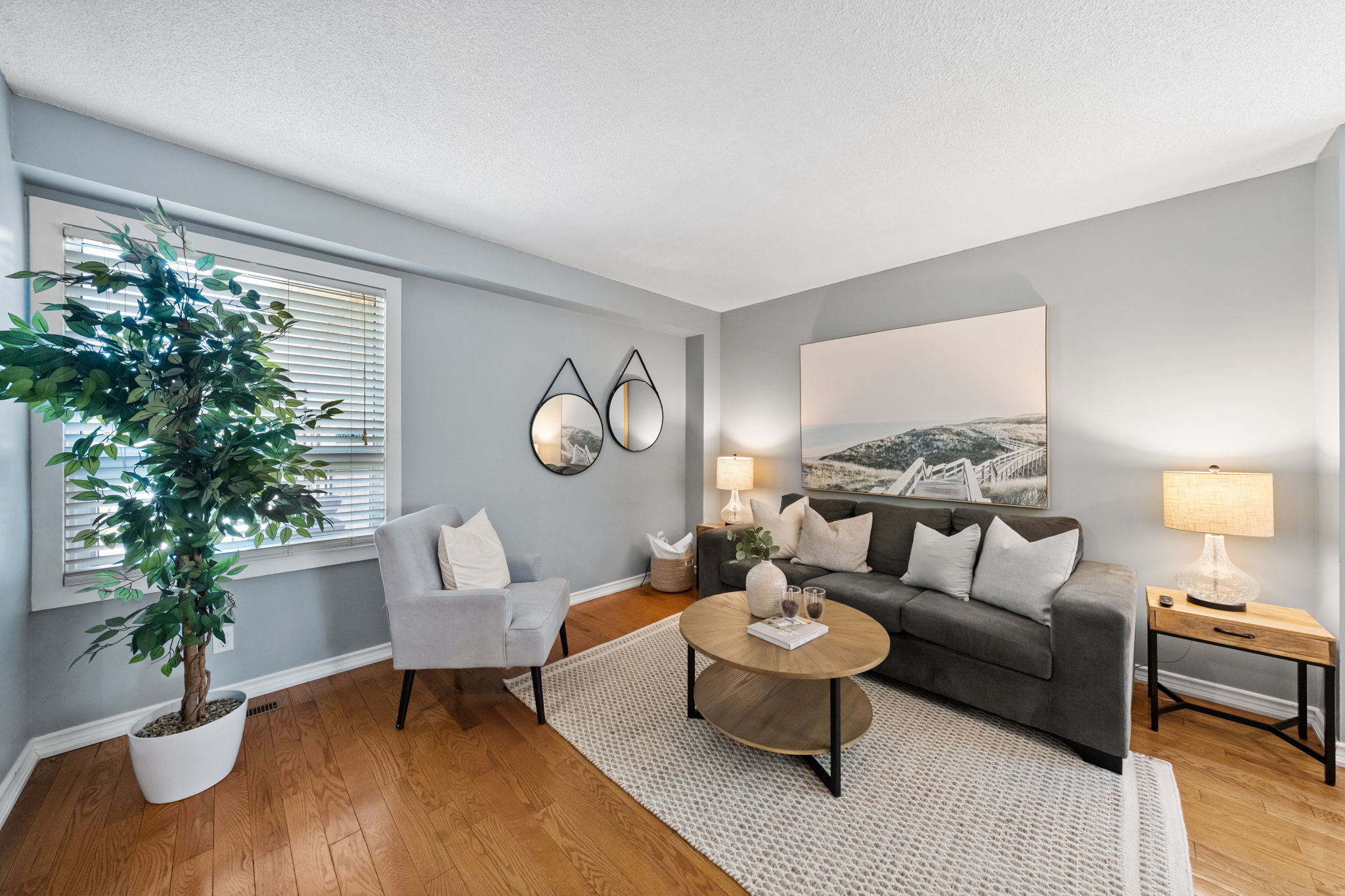 87 Ravenscroft Rd Ajax, ON L1T 1W6