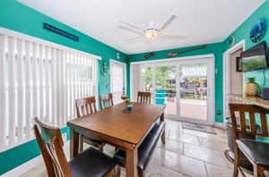 Kitchen Eat-in Area1