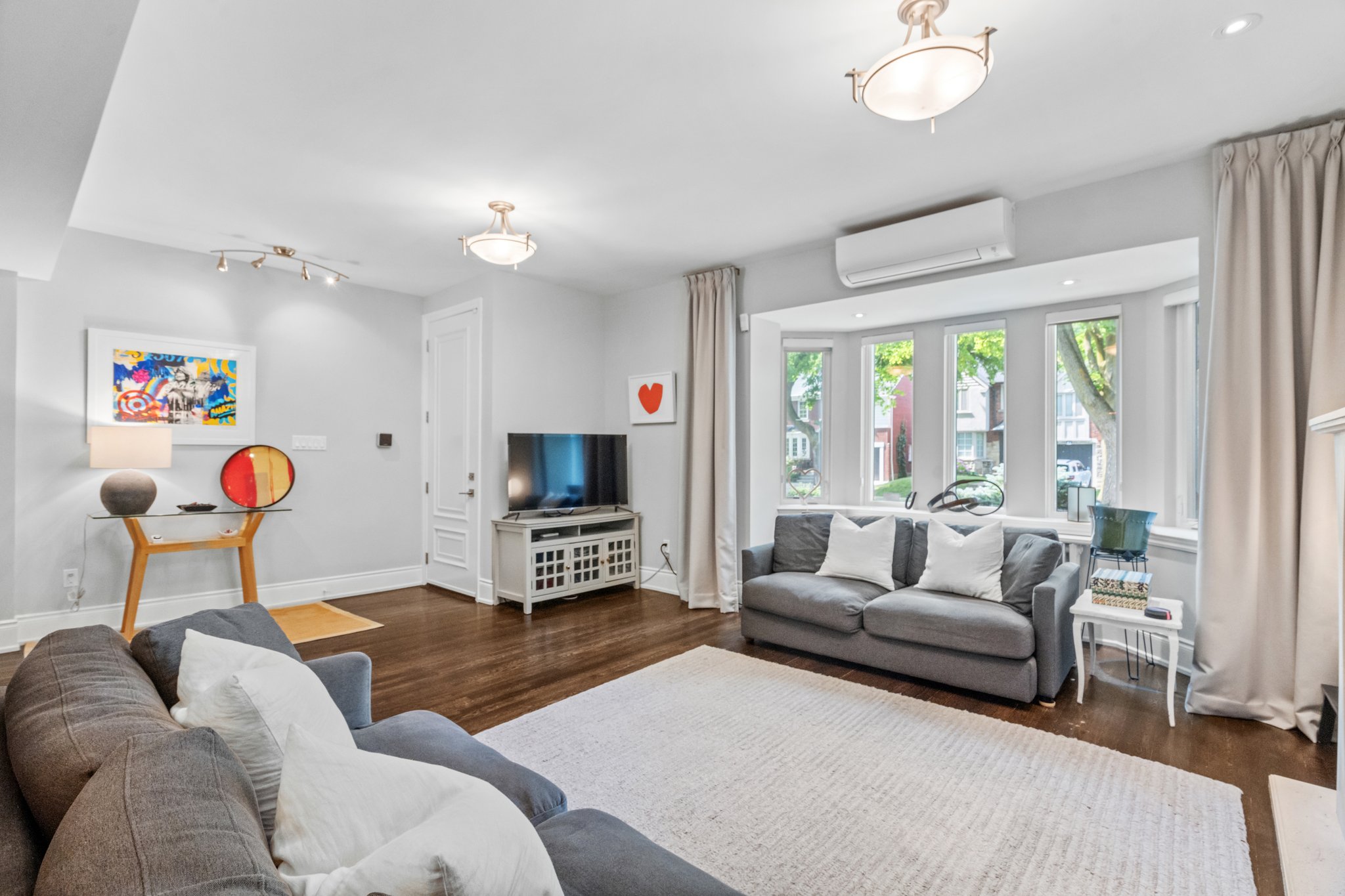 87 Whitehall Rd Toronto, ON M4W 2C8