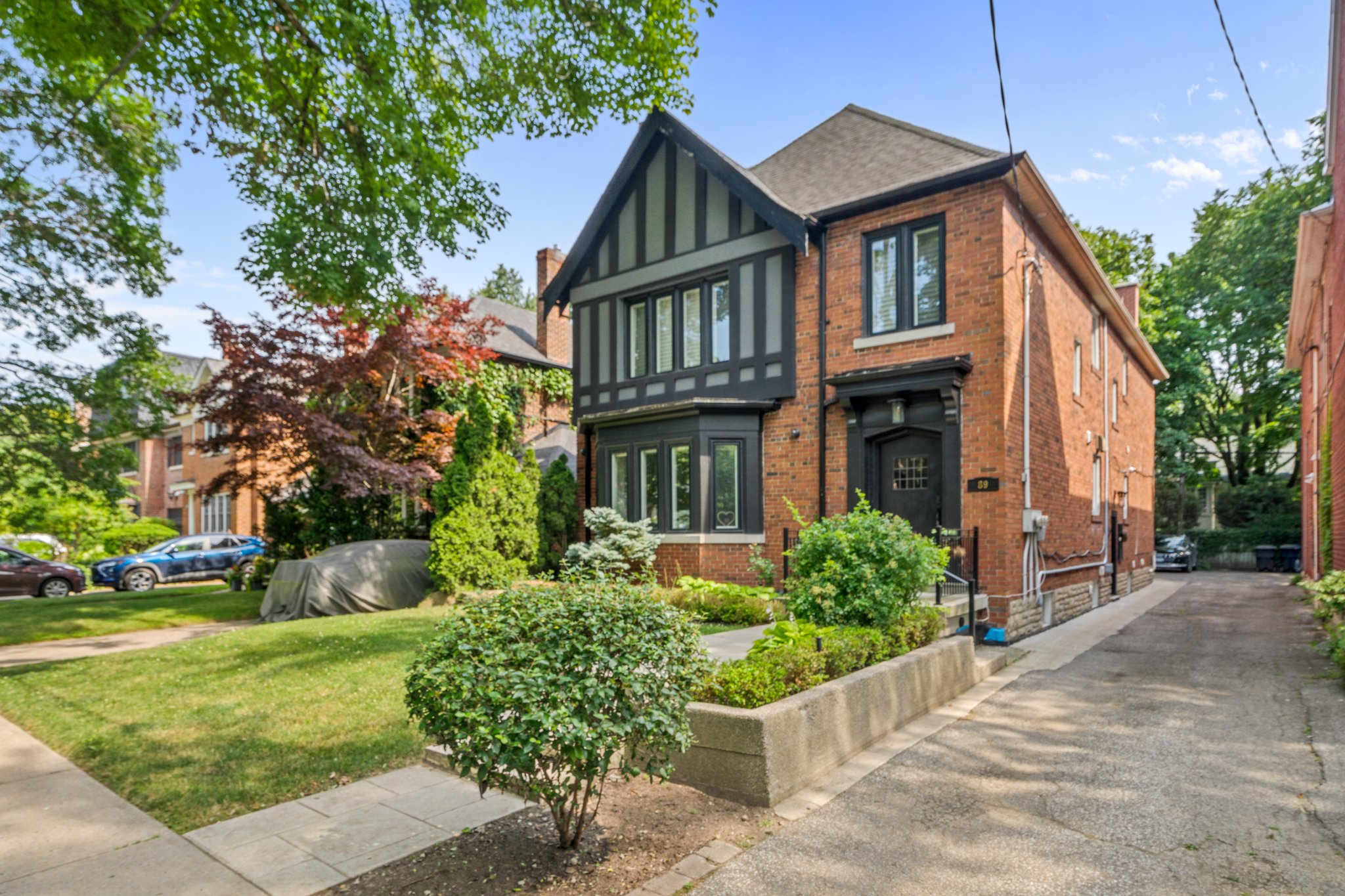 87 Whitehall Rd Toronto, ON M4W 2C8