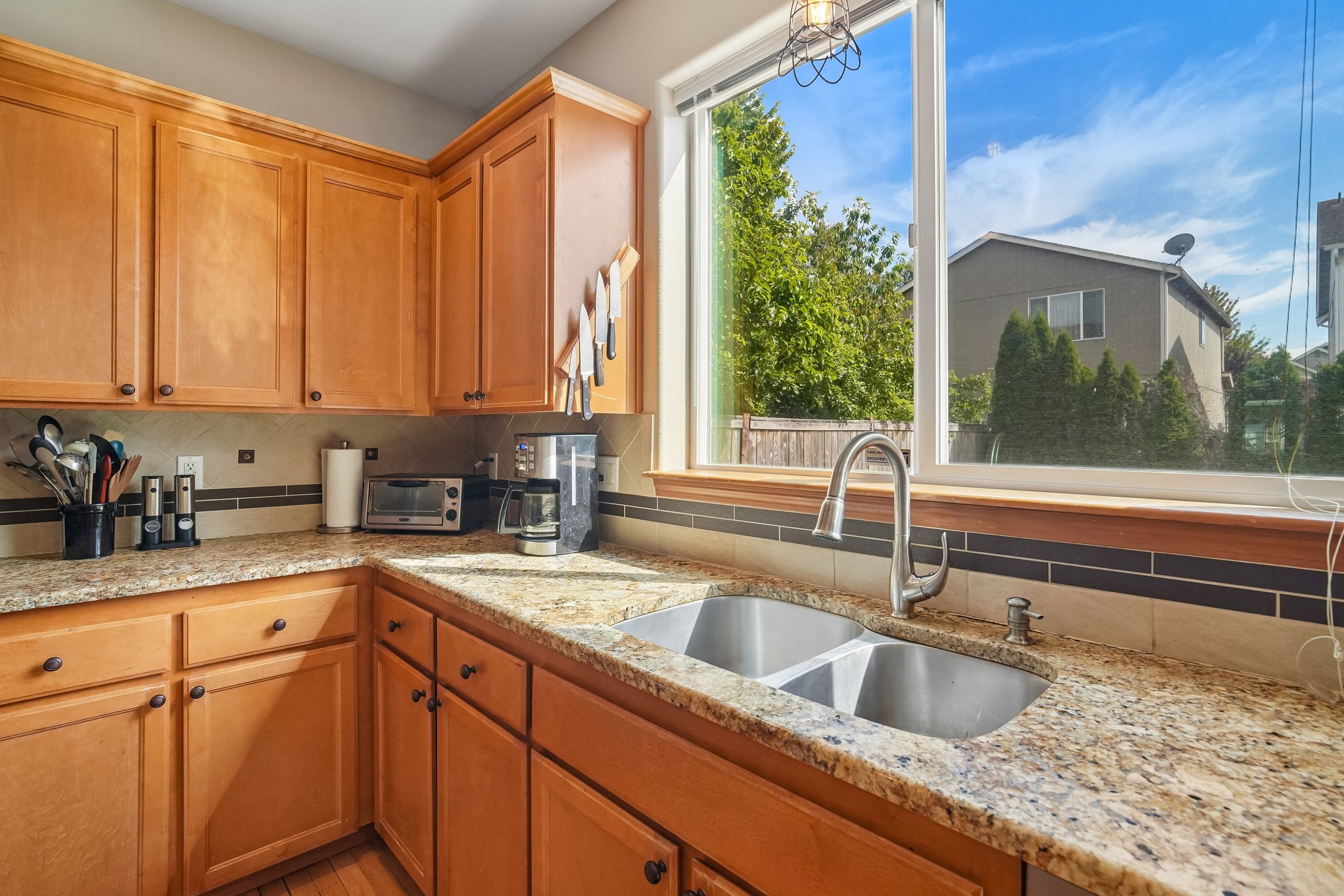 186th St Ct E-S0807-014.jpg