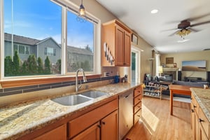 186th St Ct E-S0807-015.jpg