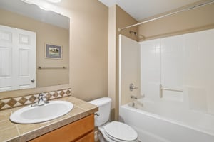 186th St Ct E-S0807-030.jpg