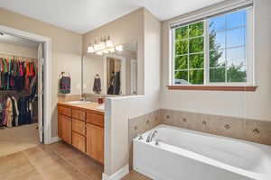 186th St Ct E-S0807-037.jpg