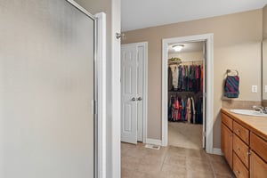 186th St Ct E-S0807-038.jpg