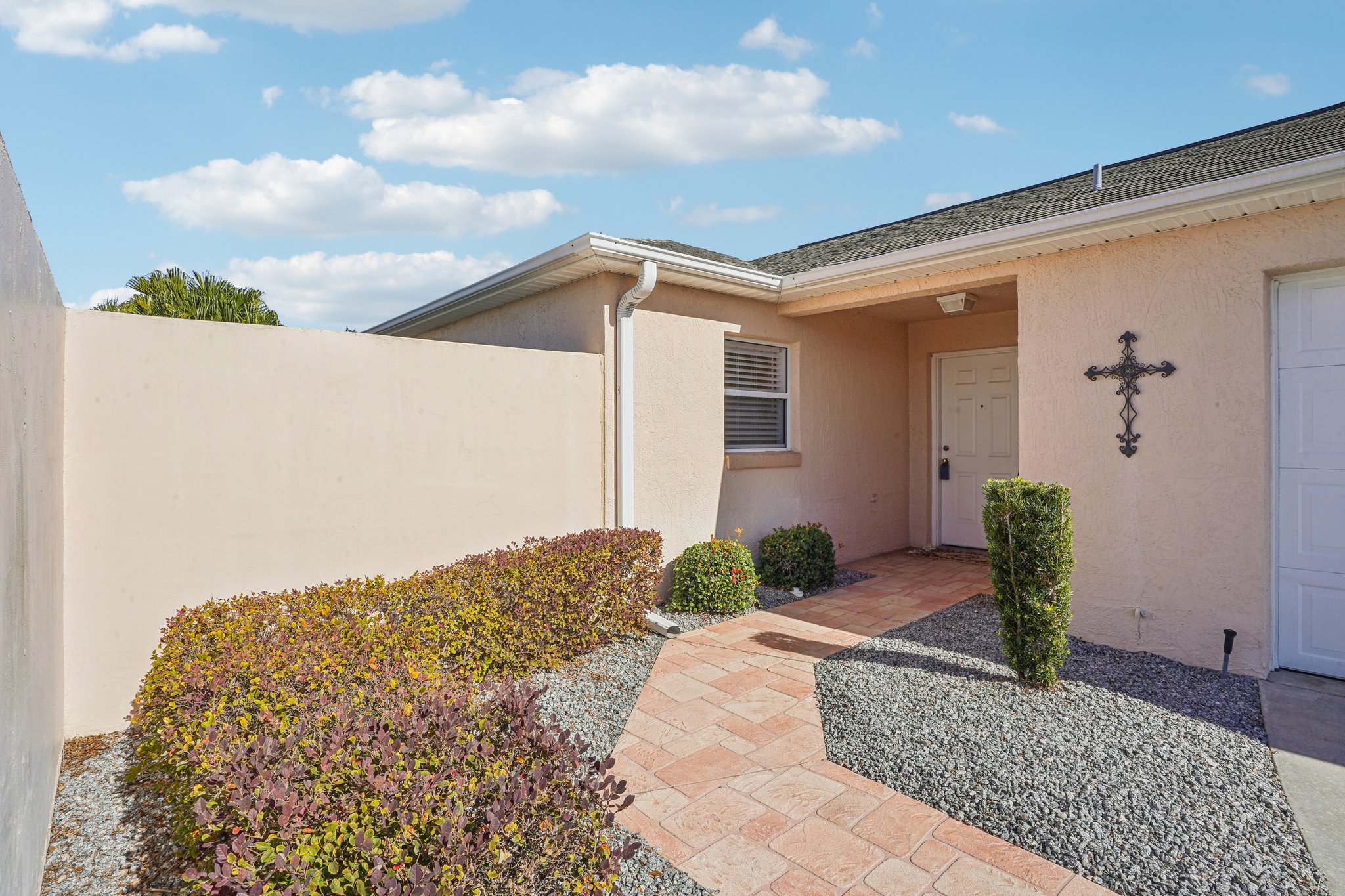 Trevino Ter-S2101-004.jpg