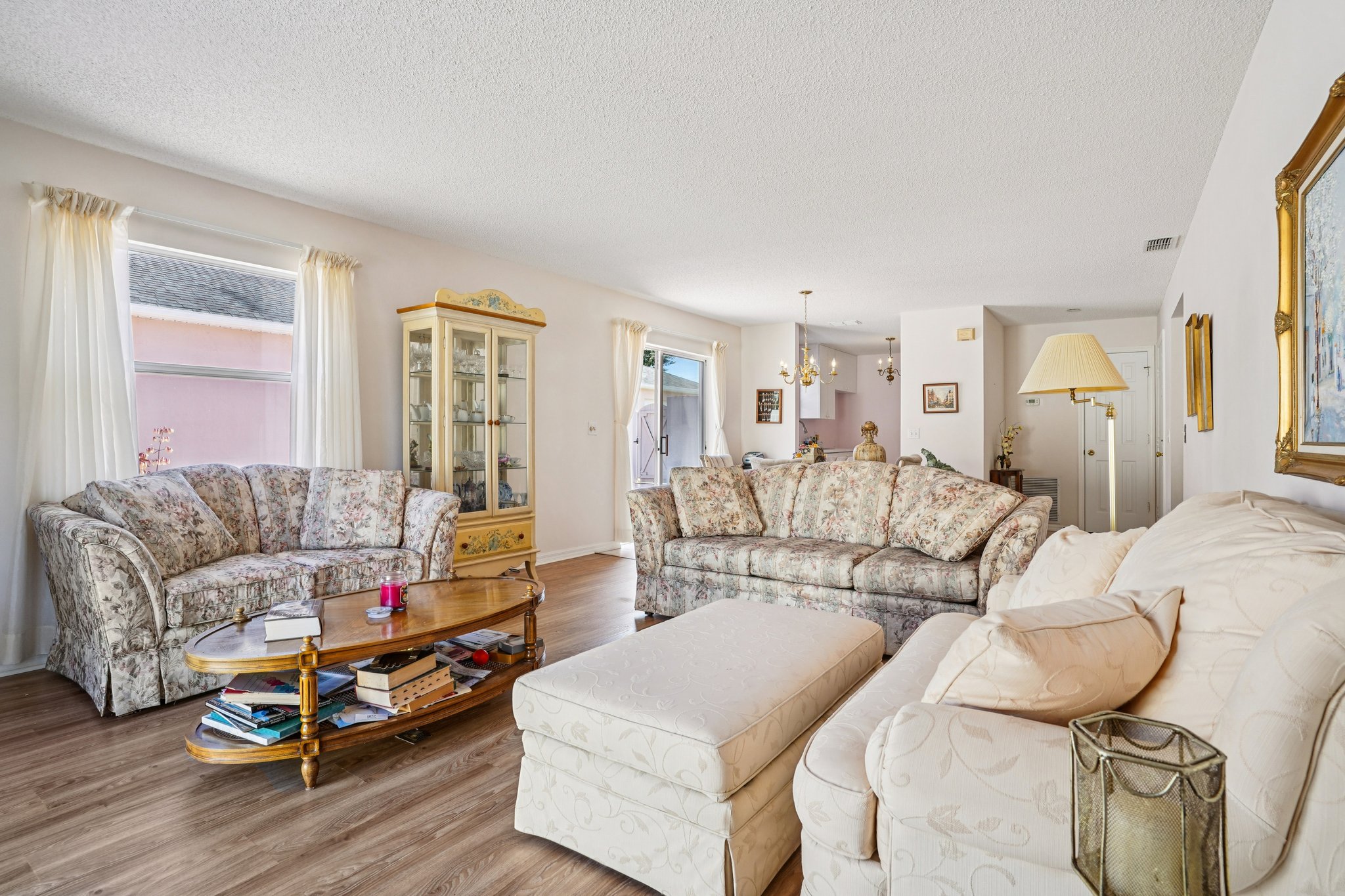 Trevino Ter-S2101-009.jpg