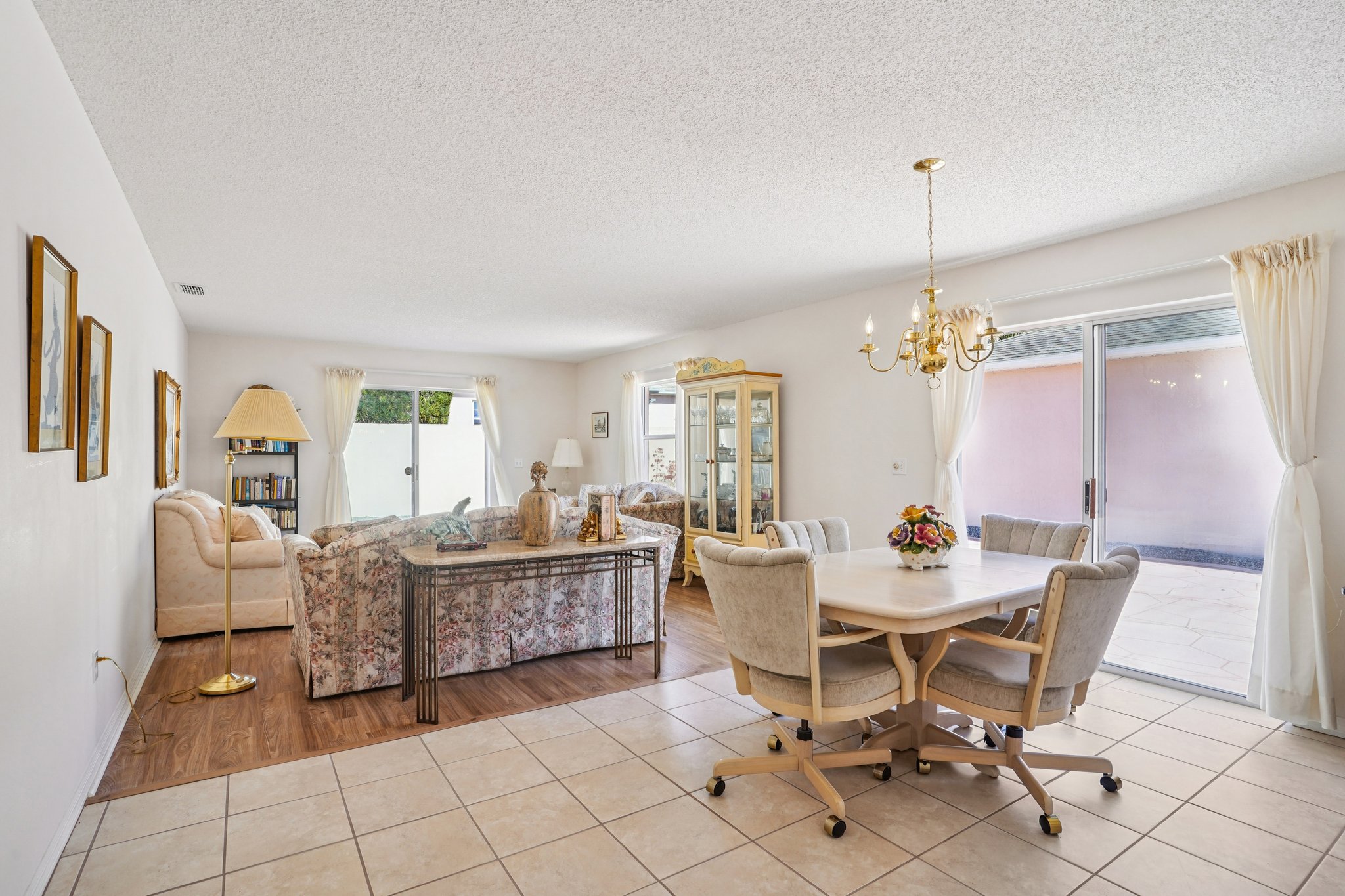 Trevino Ter-S2101-011.jpg