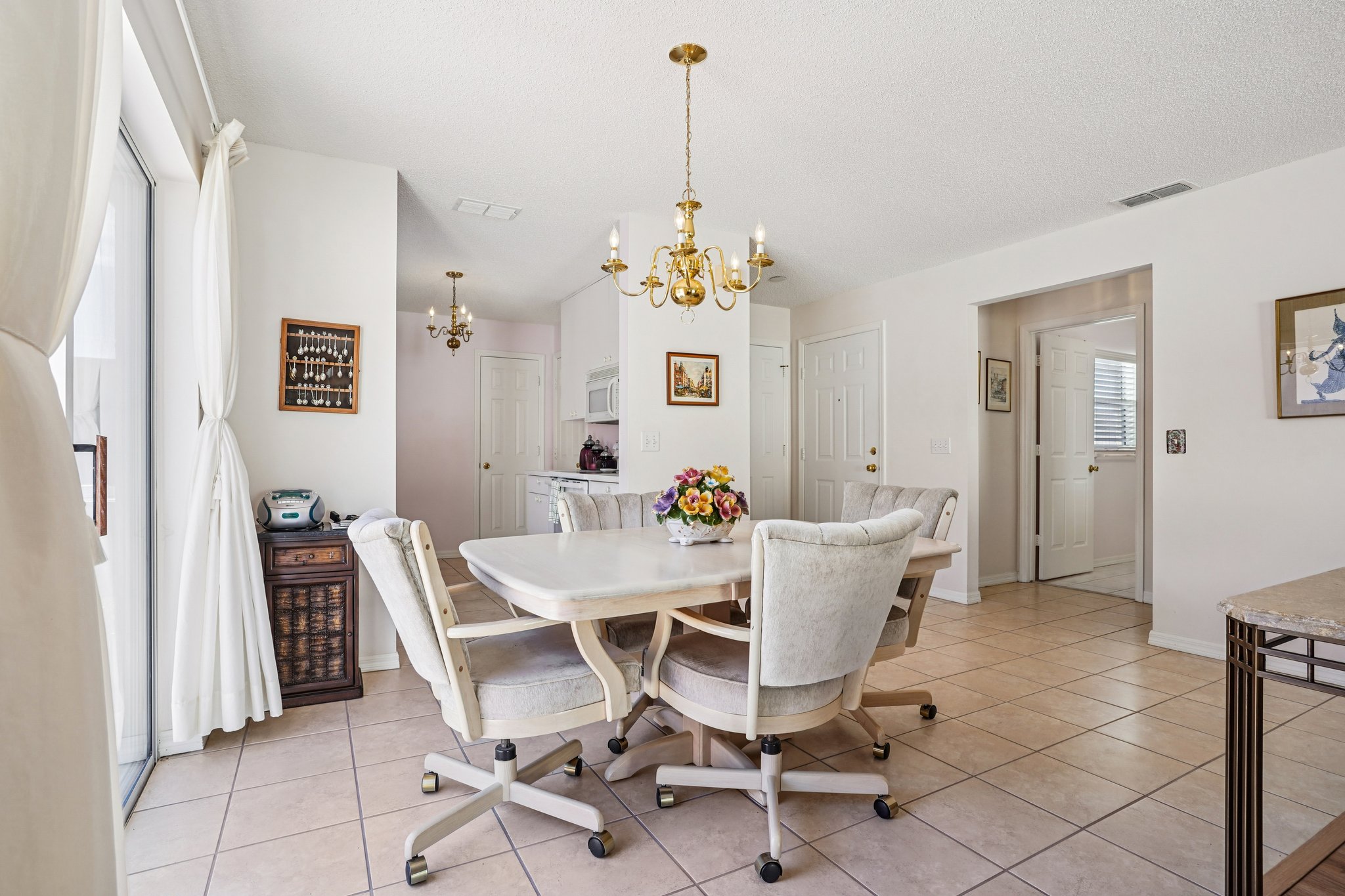 Trevino Ter-S2101-013.jpg