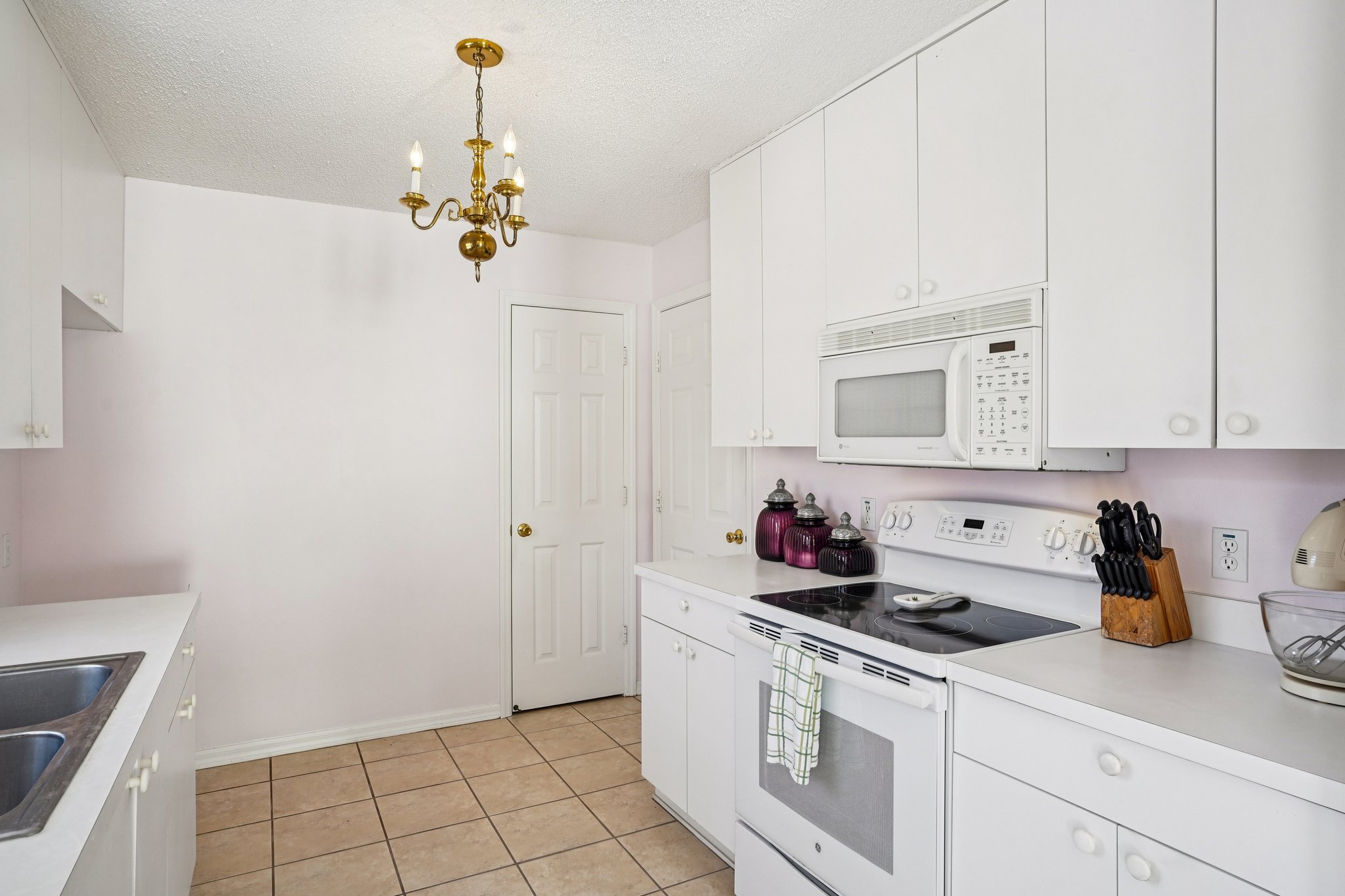 Trevino Ter-S2101-016.jpg