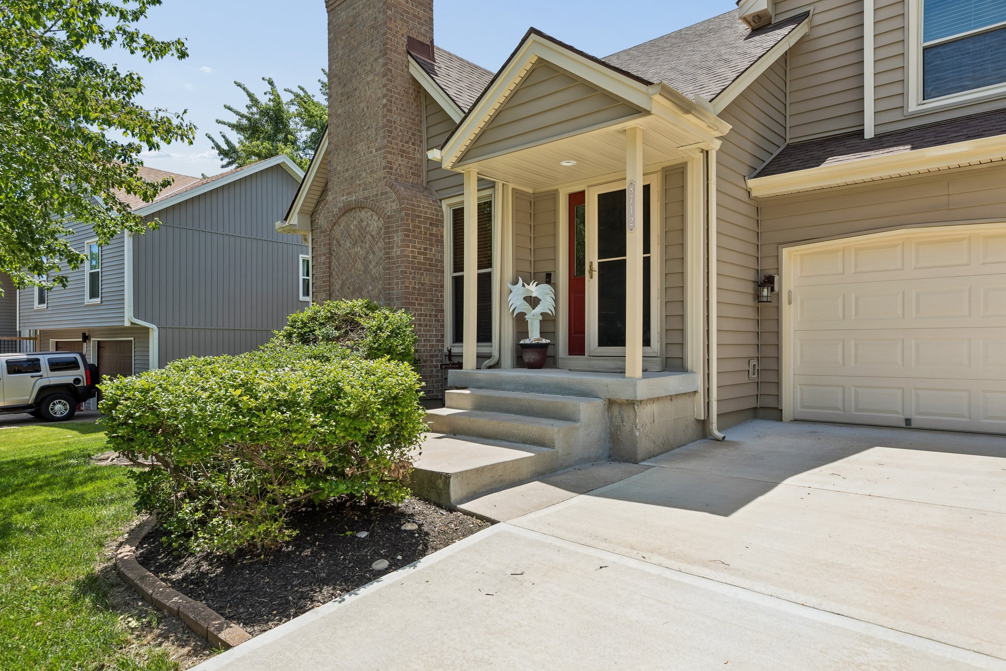 8712 NE Lathrop Dr_003.jpg