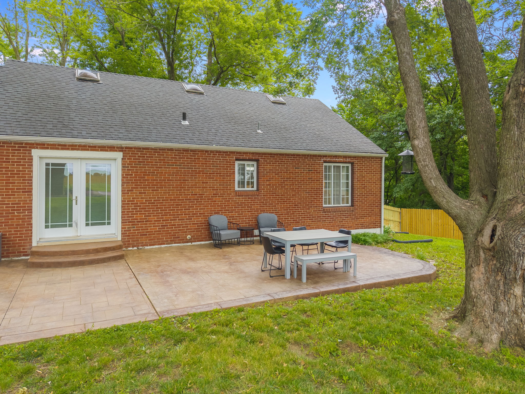 8715 State Ave-07