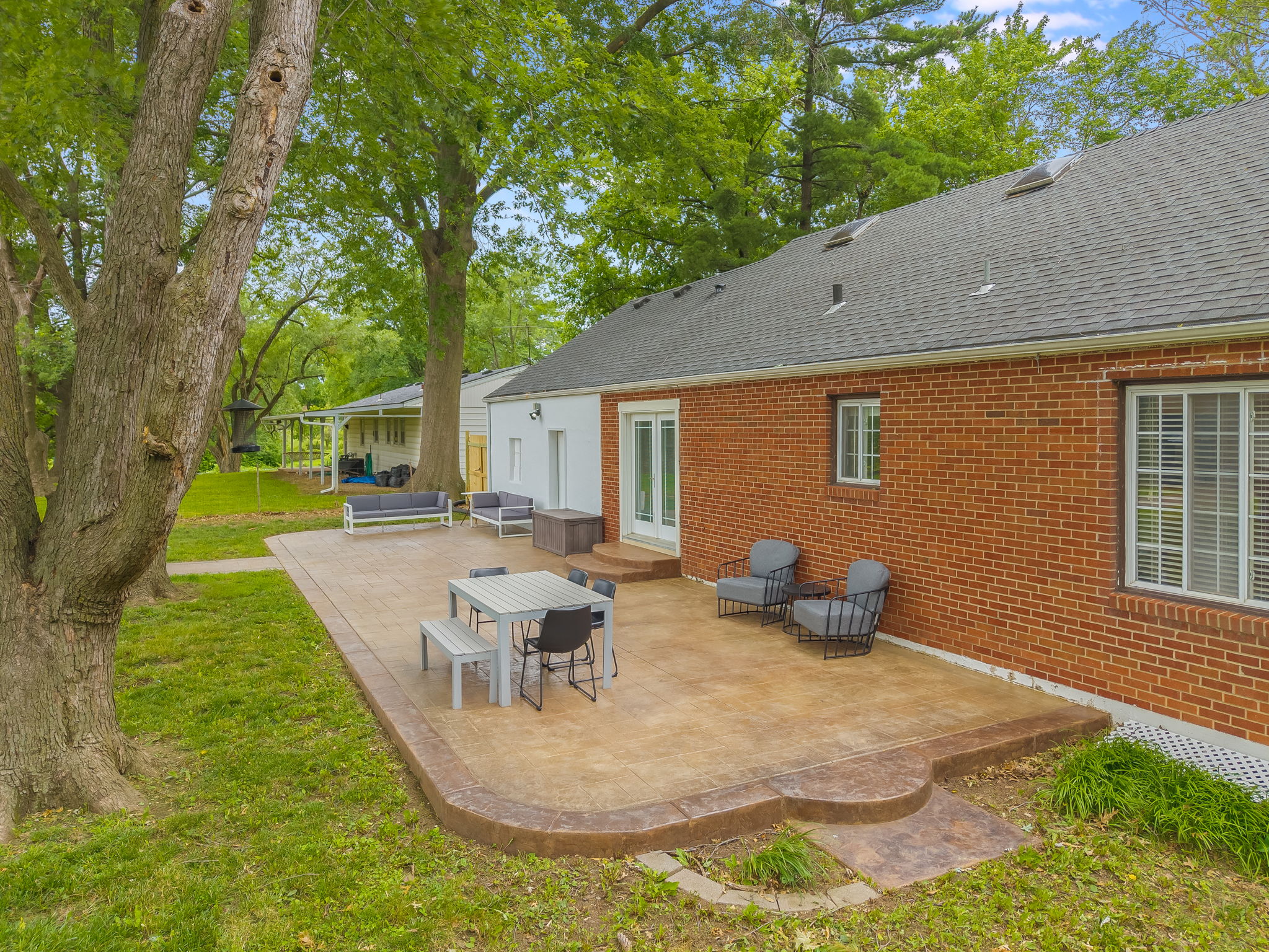 8715 State Ave-08
