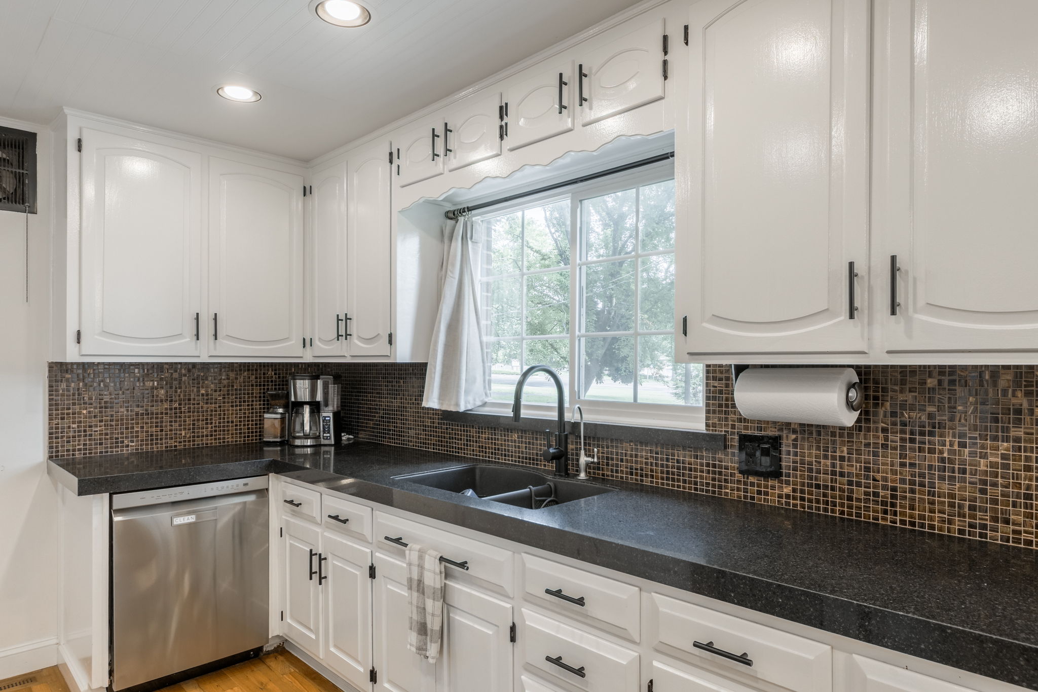 8715 State Ave-33