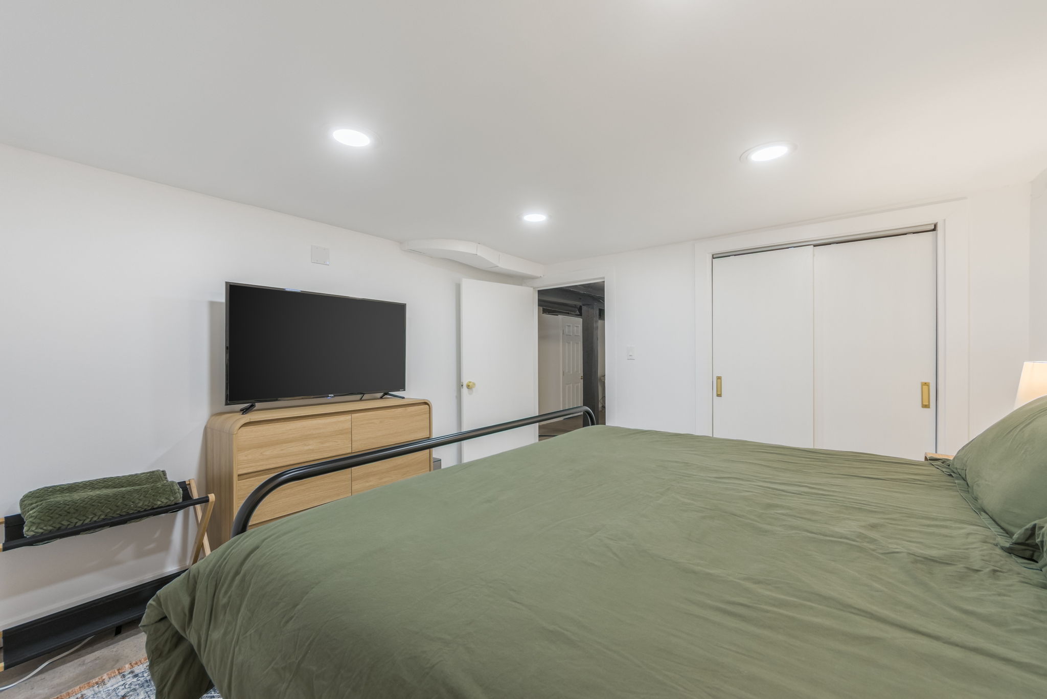 8715 State Ave-52