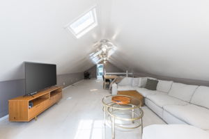 8715 State Ave-45