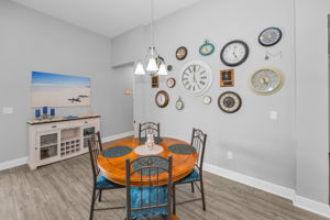 Kitchen Eat-in Area1