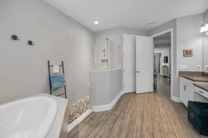 Master Bathroom1c