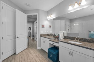 Master Bathroom1e