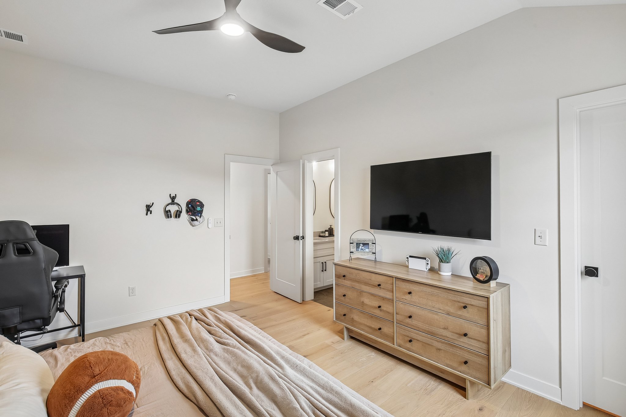 N Farley Ave-S1908-035.jpg