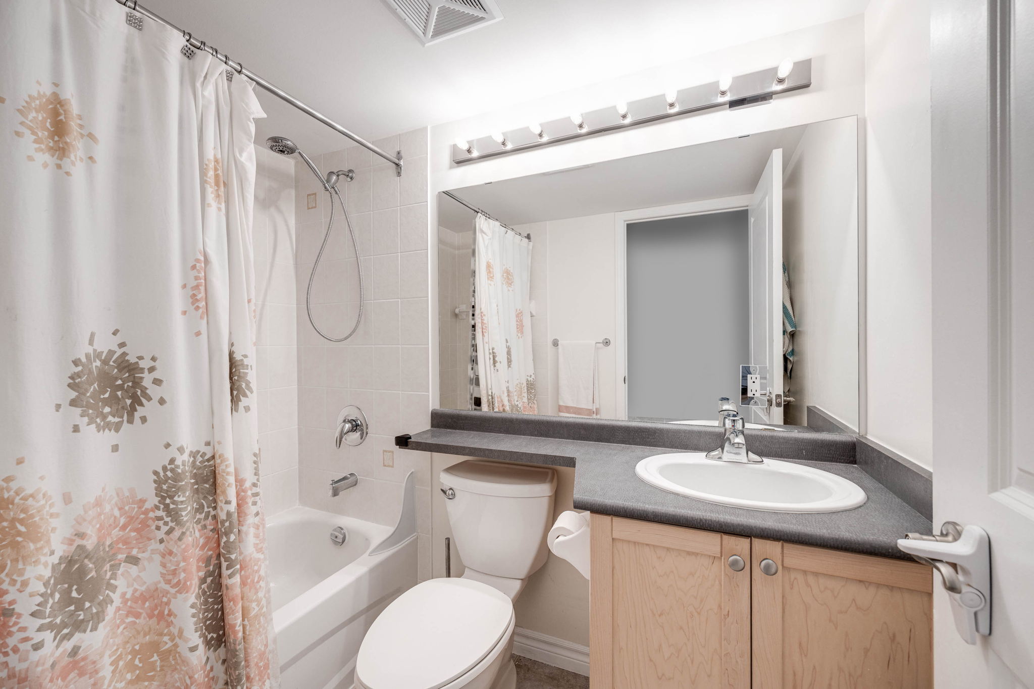 Toronto property showcase — delivered property photograph 26