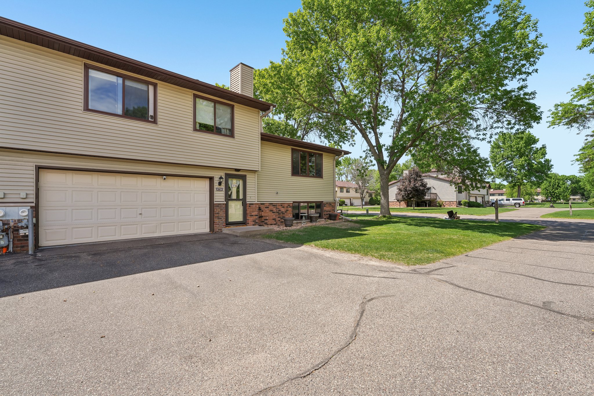 N Maplebrook Cir-S2705-002.jpg
