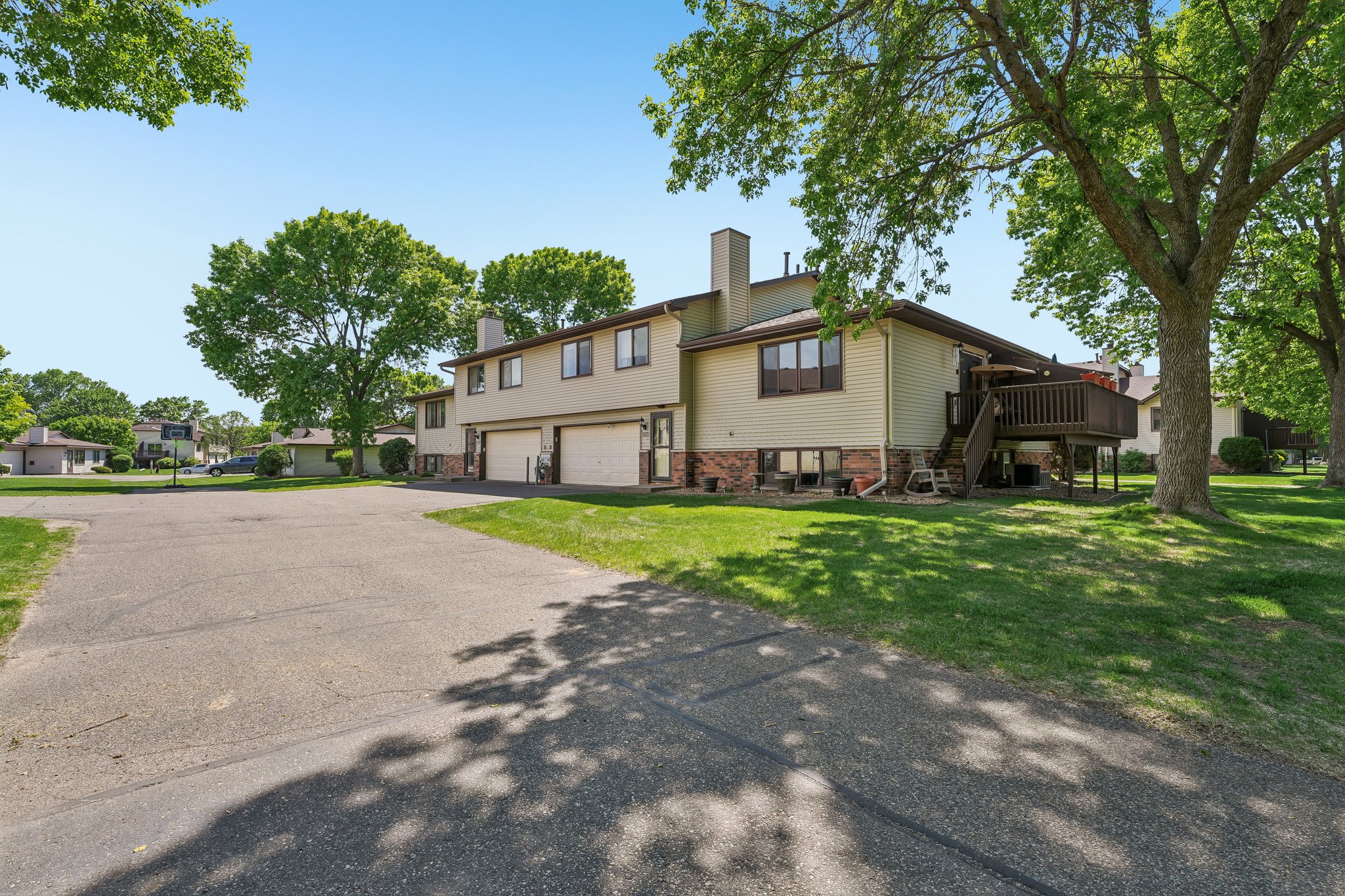 N Maplebrook Cir-S2705-004.jpg