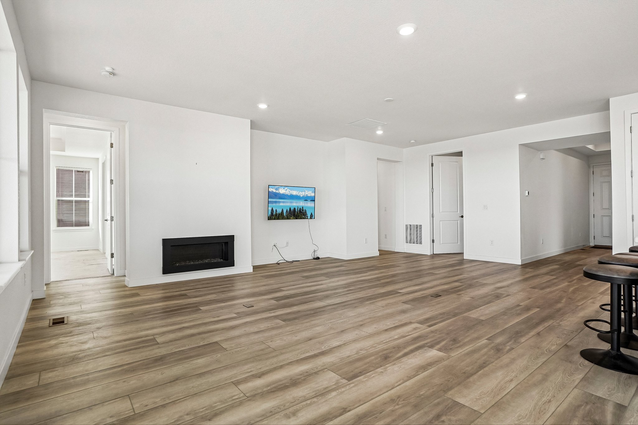 S Riviera Ct-S0610-012.jpg