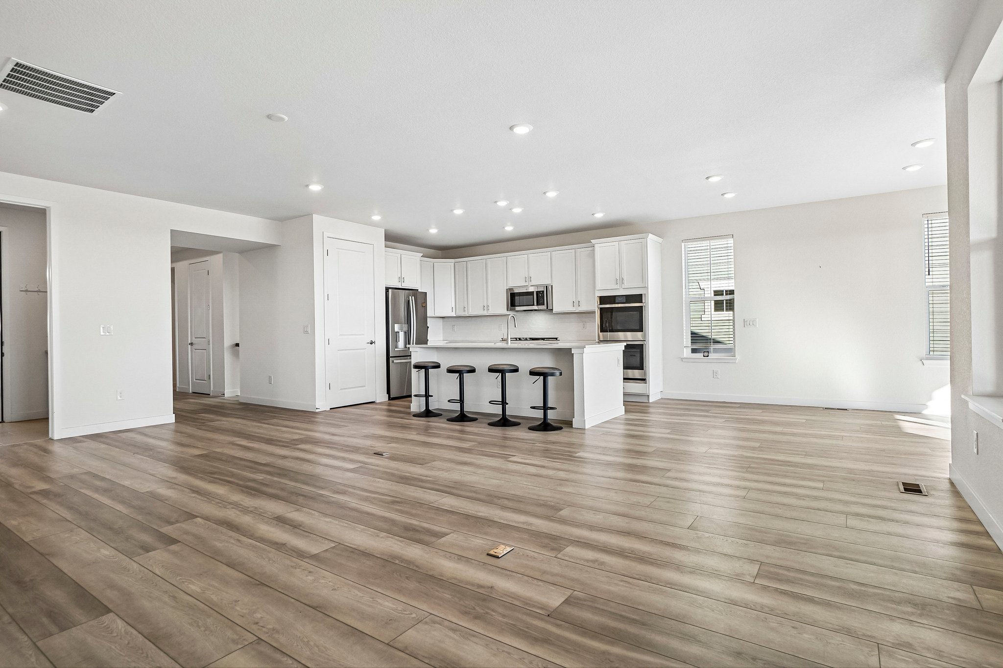 S Riviera Ct-S0610-013.jpg