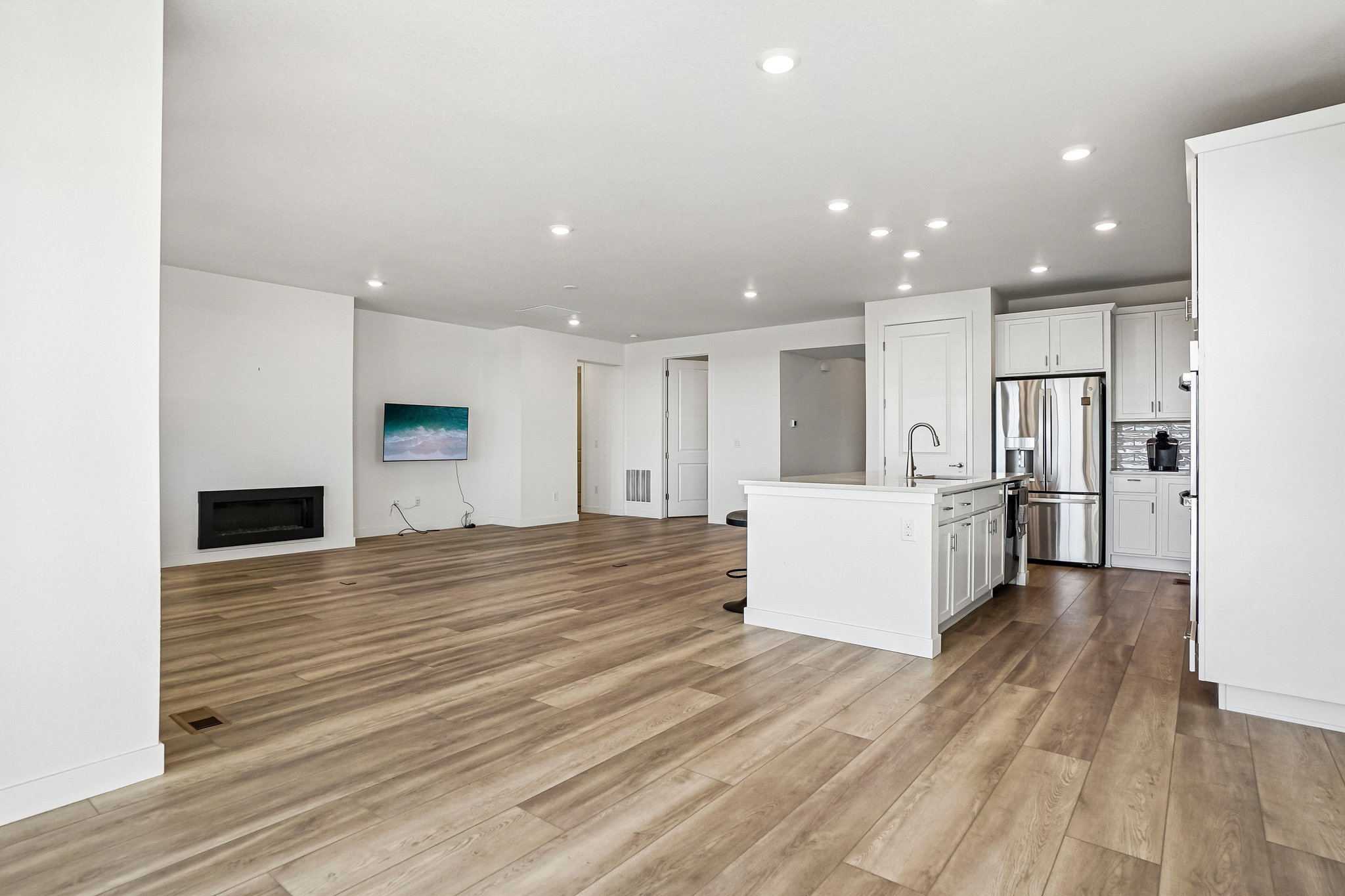 S Riviera Ct-S0610-016.jpg
